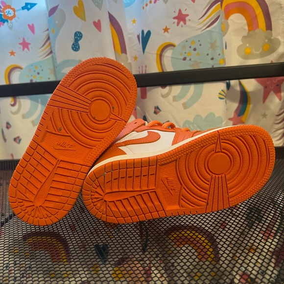 Jordon Retro 1 High OG - Girls’ Toddler - Picture 9 of 9